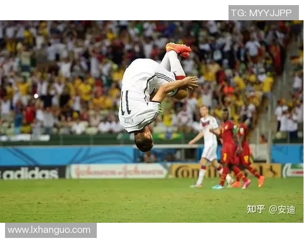 足球明星进球后的庆祝动作解析与背后故事分享